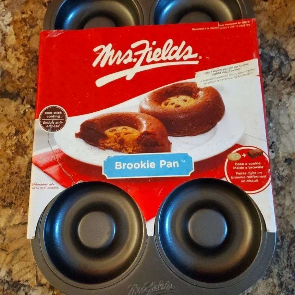 NWTs ~ Mrs. Fields Brookie Pan ~